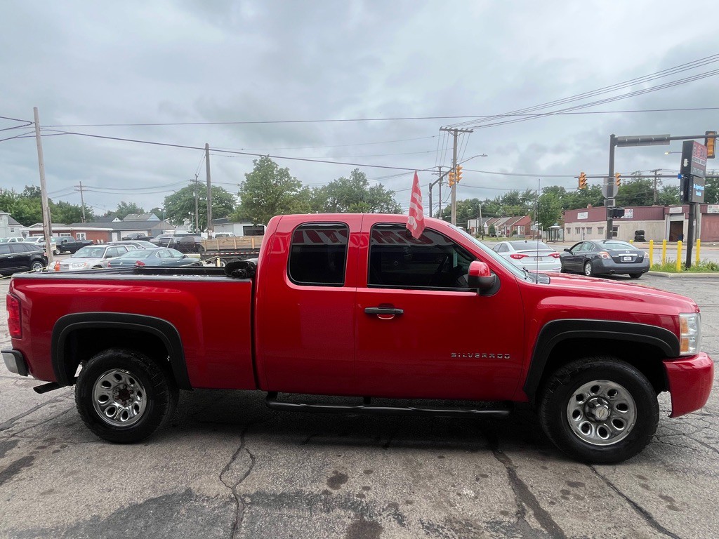 2011 Chevrolet Silverado 1500 Image 3