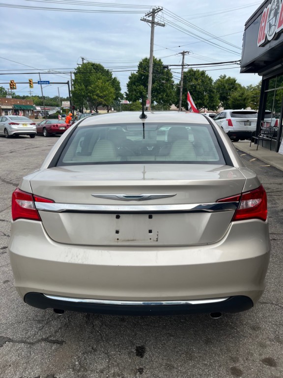 2014 Chrysler 200 Image 4