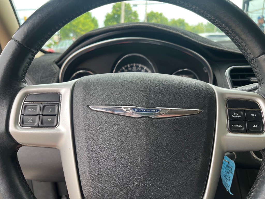 2014 Chrysler 200 Image 13