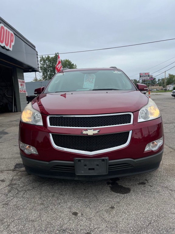 2011 Chevrolet Traverse Image 2