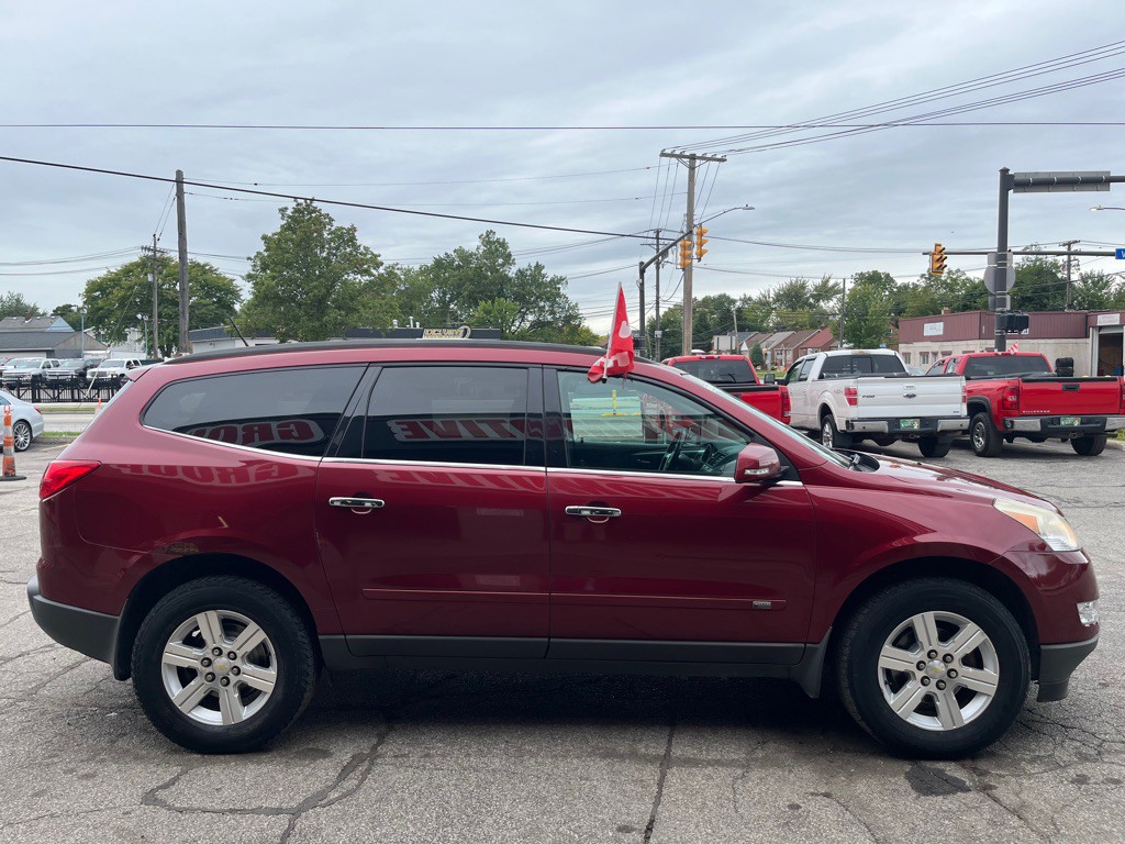 2011 Chevrolet Traverse Image 3