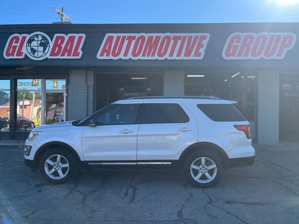 2017 Ford Explorer Image 1