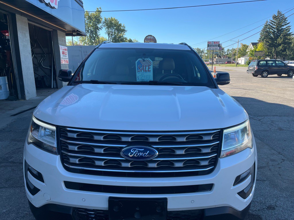 2017 Ford Explorer Image 2