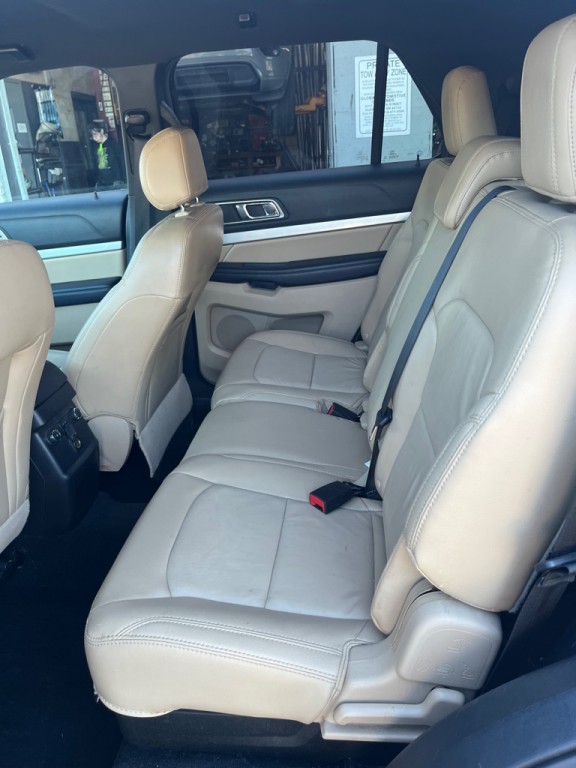 2017 Ford Explorer Image 10