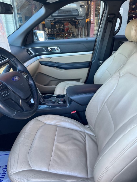 2017 Ford Explorer Image 11