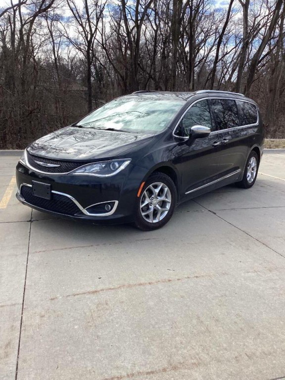 2018 Chrysler Pacifica Image 2