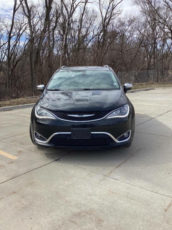 2018 Chrysler Pacifica Image 3