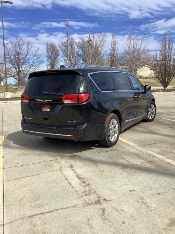 2018 Chrysler Pacifica Image 4