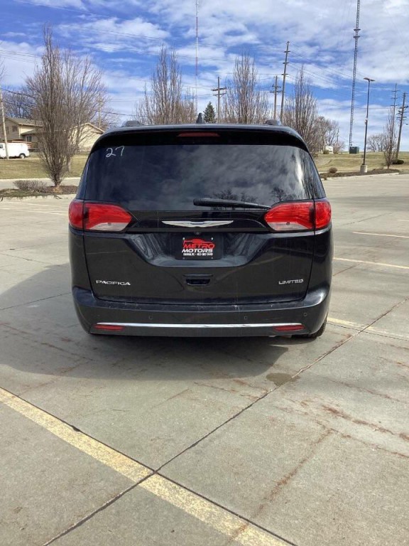 2018 Chrysler Pacifica Image 5