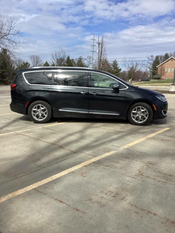 2018 Chrysler Pacifica Image 7