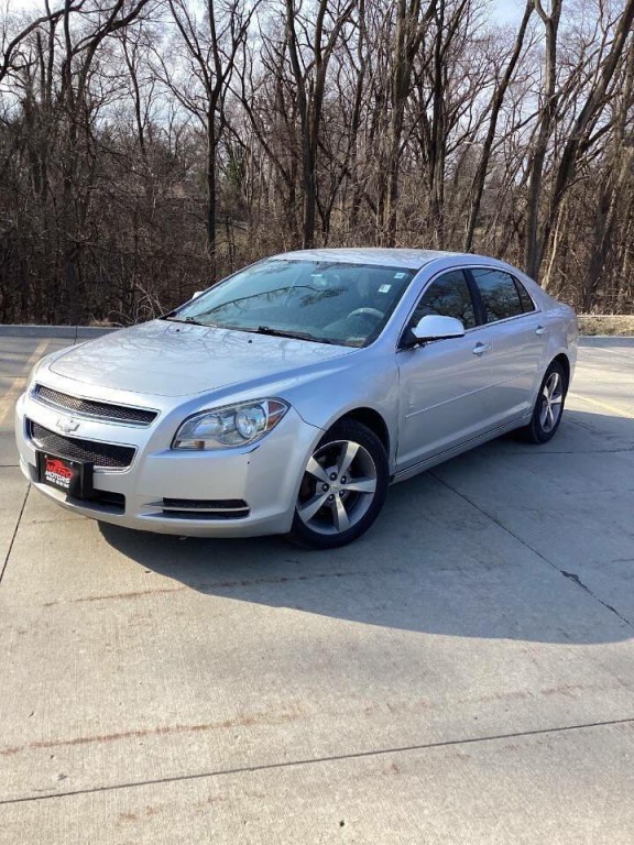 2011 Chevrolet Malibu Image 2
