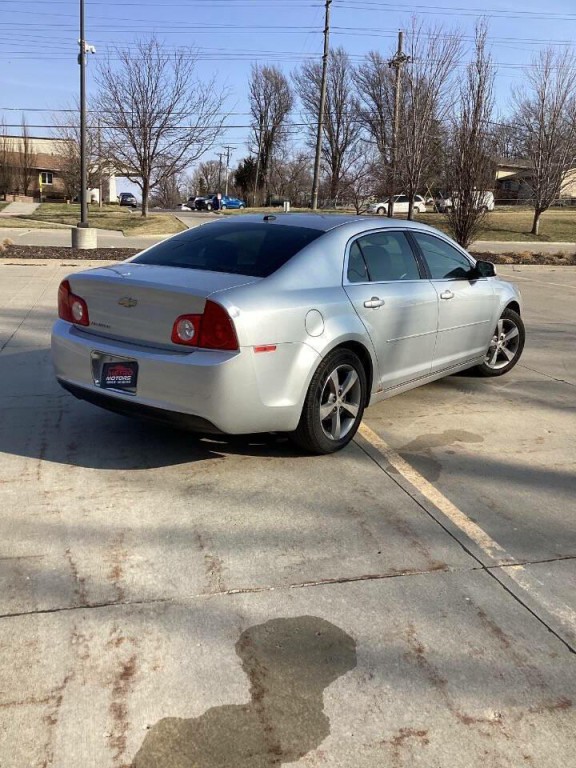 2011 Chevrolet Malibu Image 4