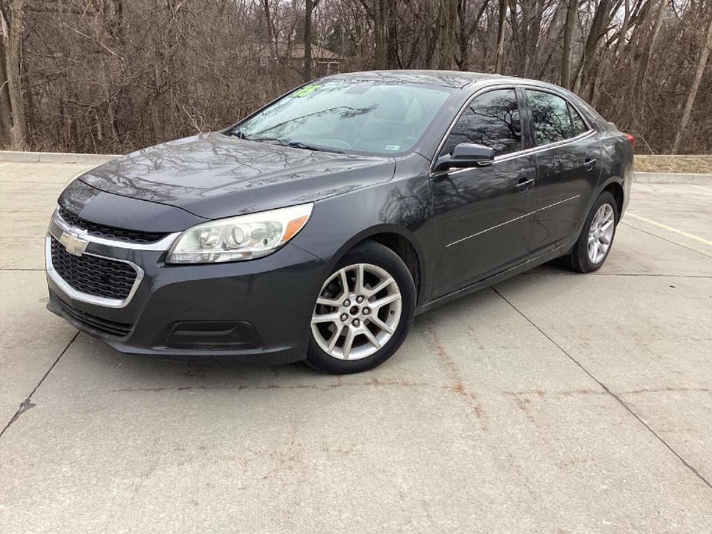 2015 Chevrolet Malibu Image 2