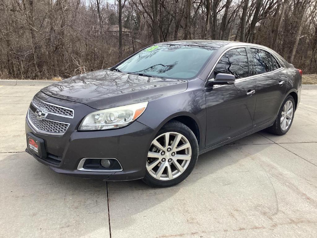 2013 Chevrolet Malibu Image 2