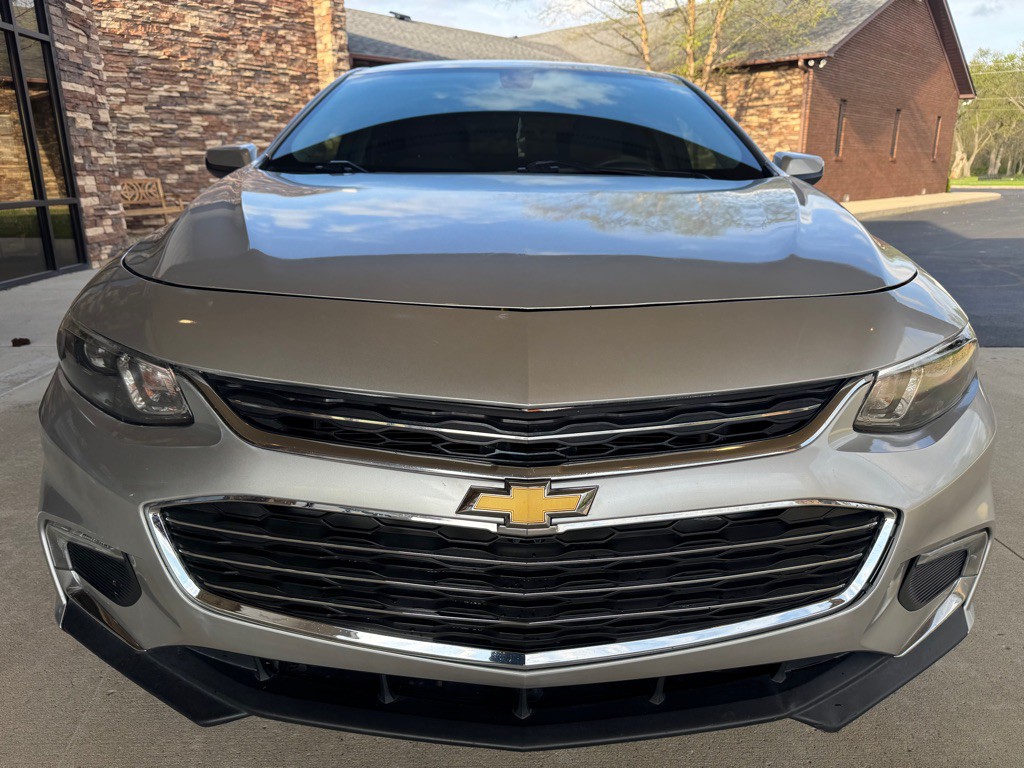 2018 Chevrolet Malibu Image 2