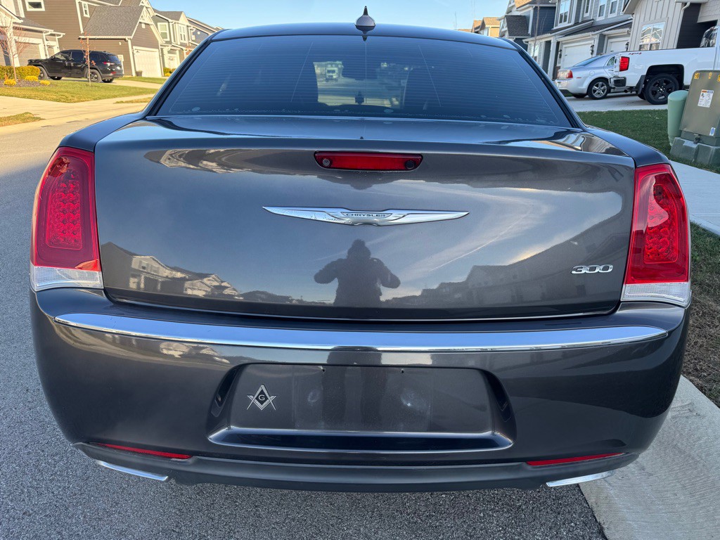 2016 Chrysler 300 Image 5