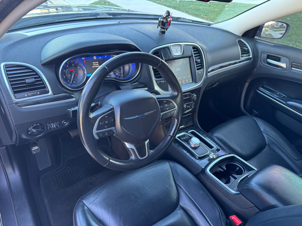 2016 Chrysler 300 Image 10