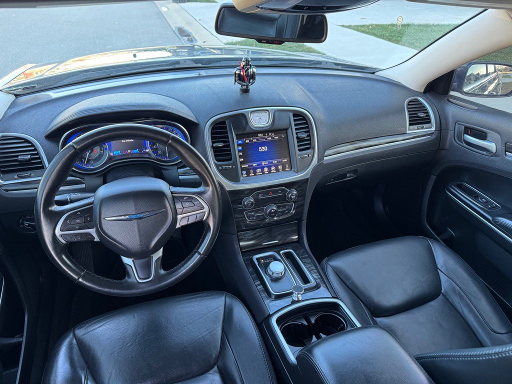 2016 Chrysler 300 Image 11