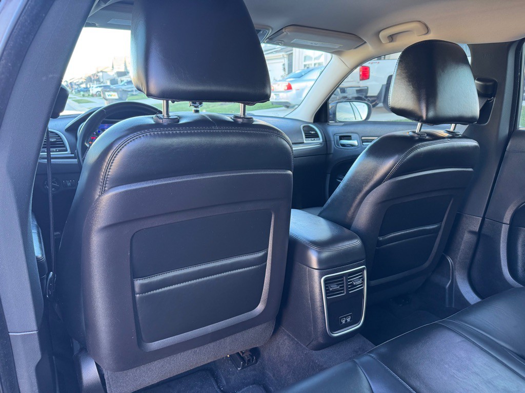 2016 Chrysler 300 Image 15