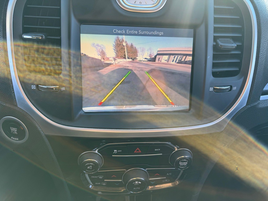 2016 Chrysler 300 Image 16