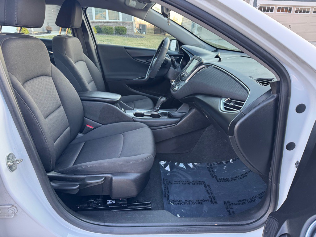 2018 Chevrolet Malibu Image 9