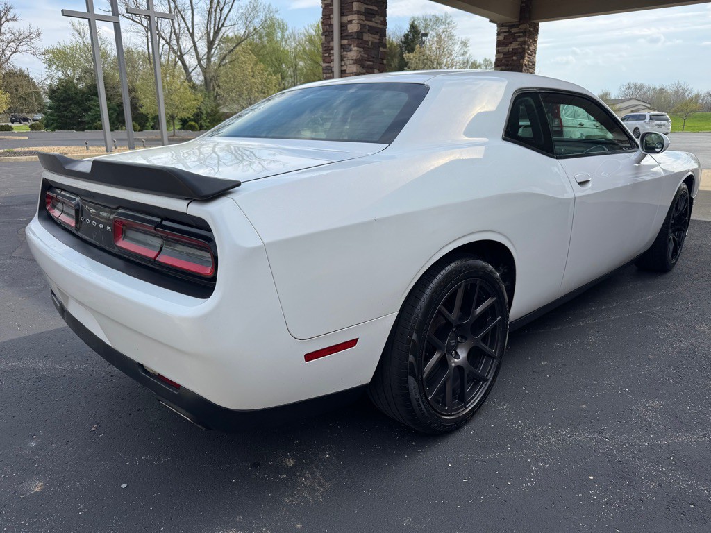 2016 Dodge Challenger Image 4