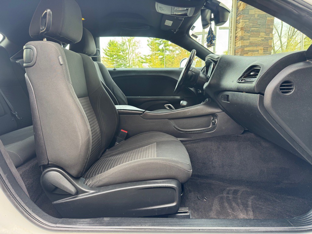 2016 Dodge Challenger Image 10