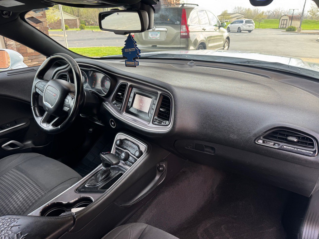 2016 Dodge Challenger Image 11