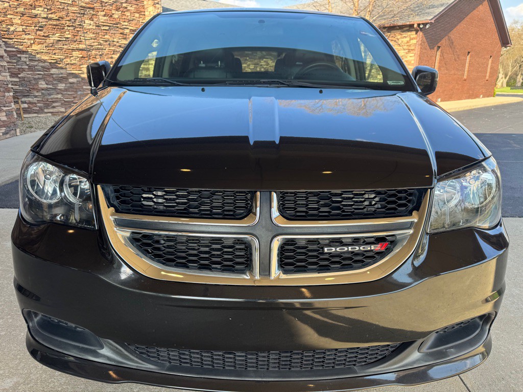 2011 Dodge Grand Caravan Image 2