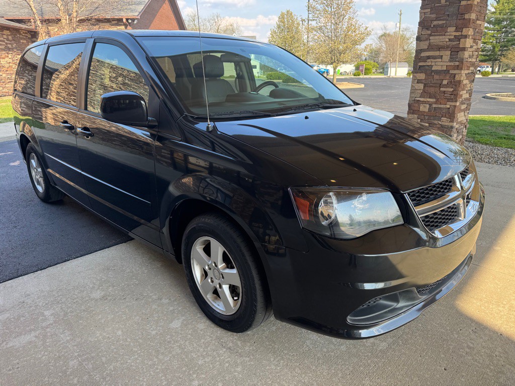 2011 Dodge Grand Caravan Image 3