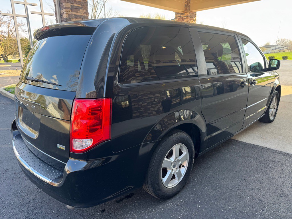 2011 Dodge Grand Caravan Image 4