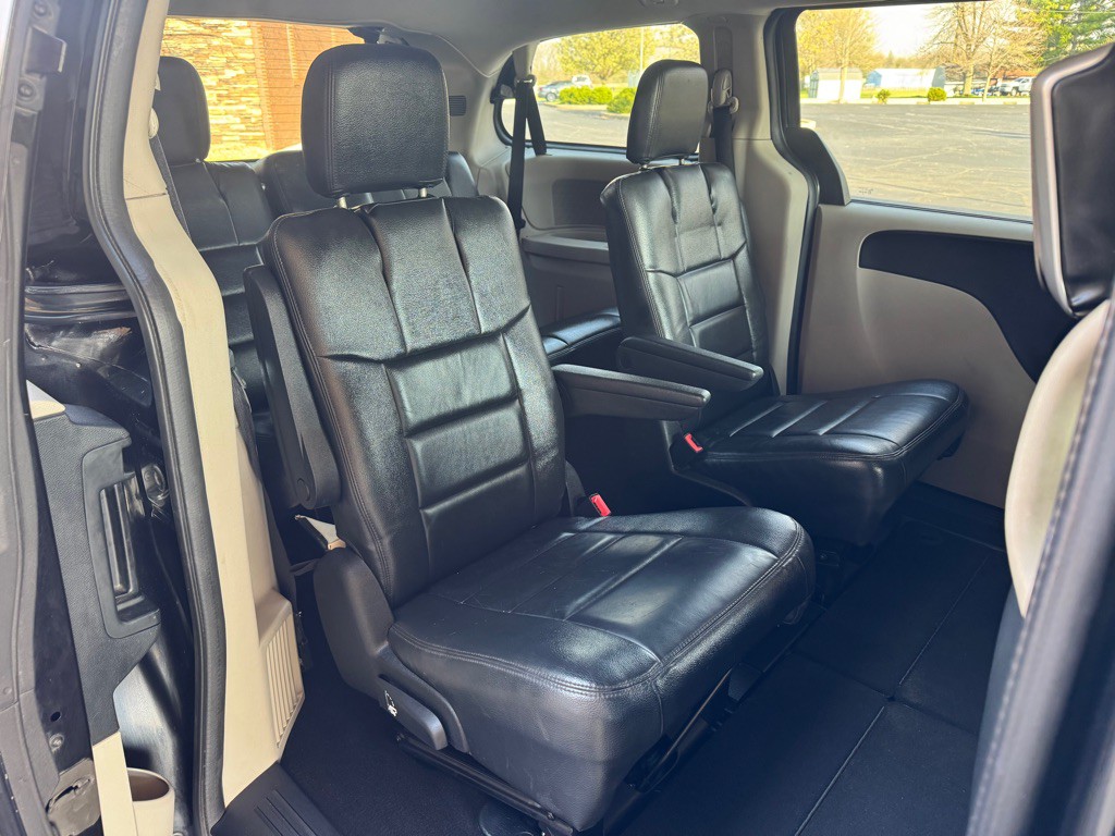 2011 Dodge Grand Caravan Image 11