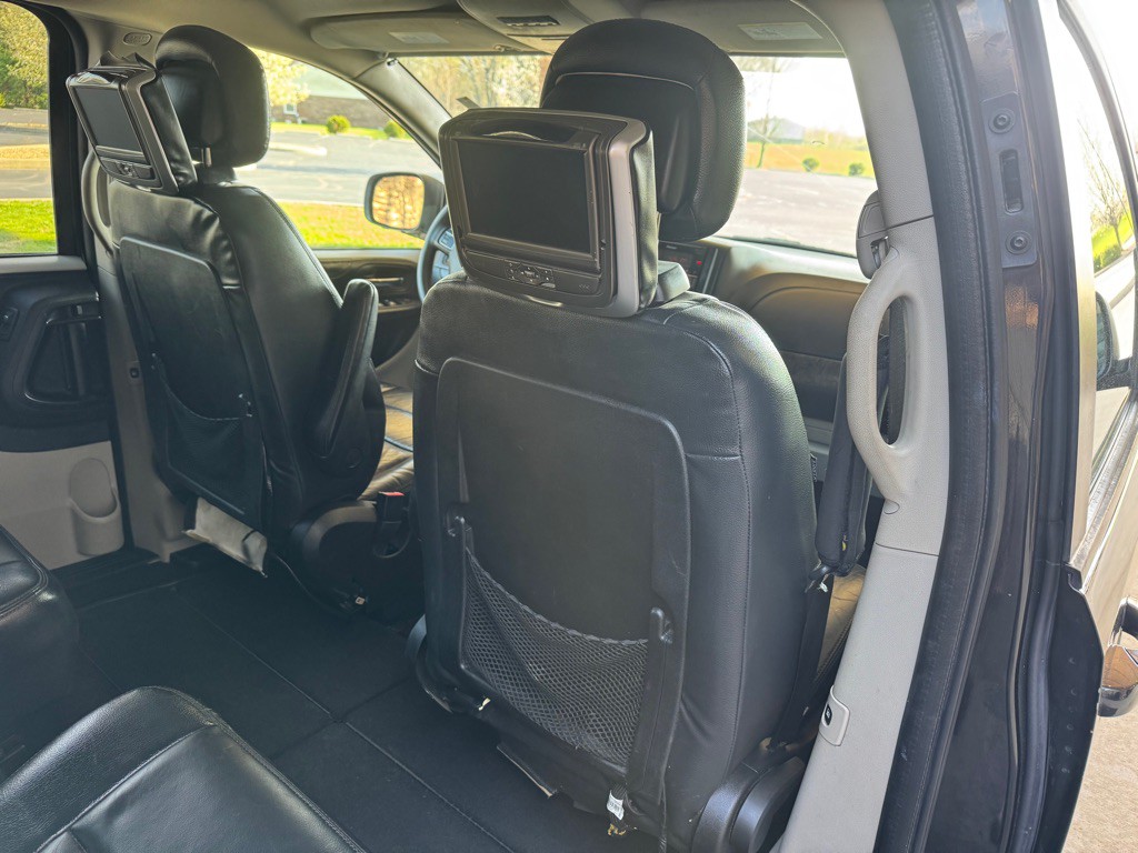 2011 Dodge Grand Caravan Image 12