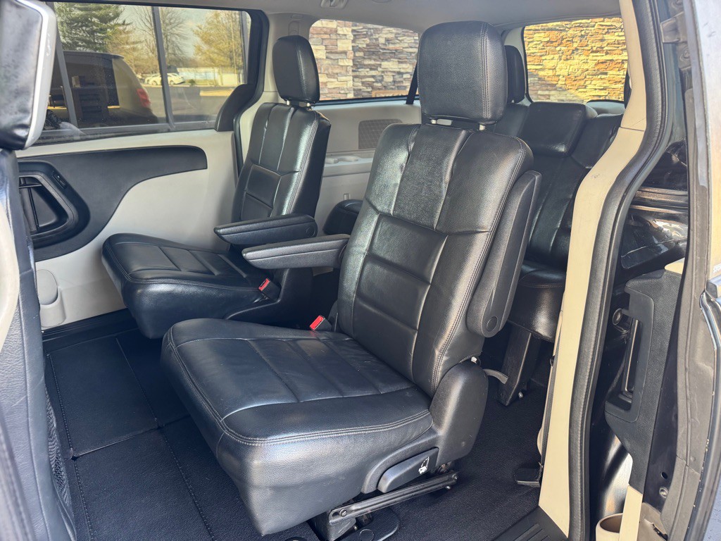 2011 Dodge Grand Caravan Image 14