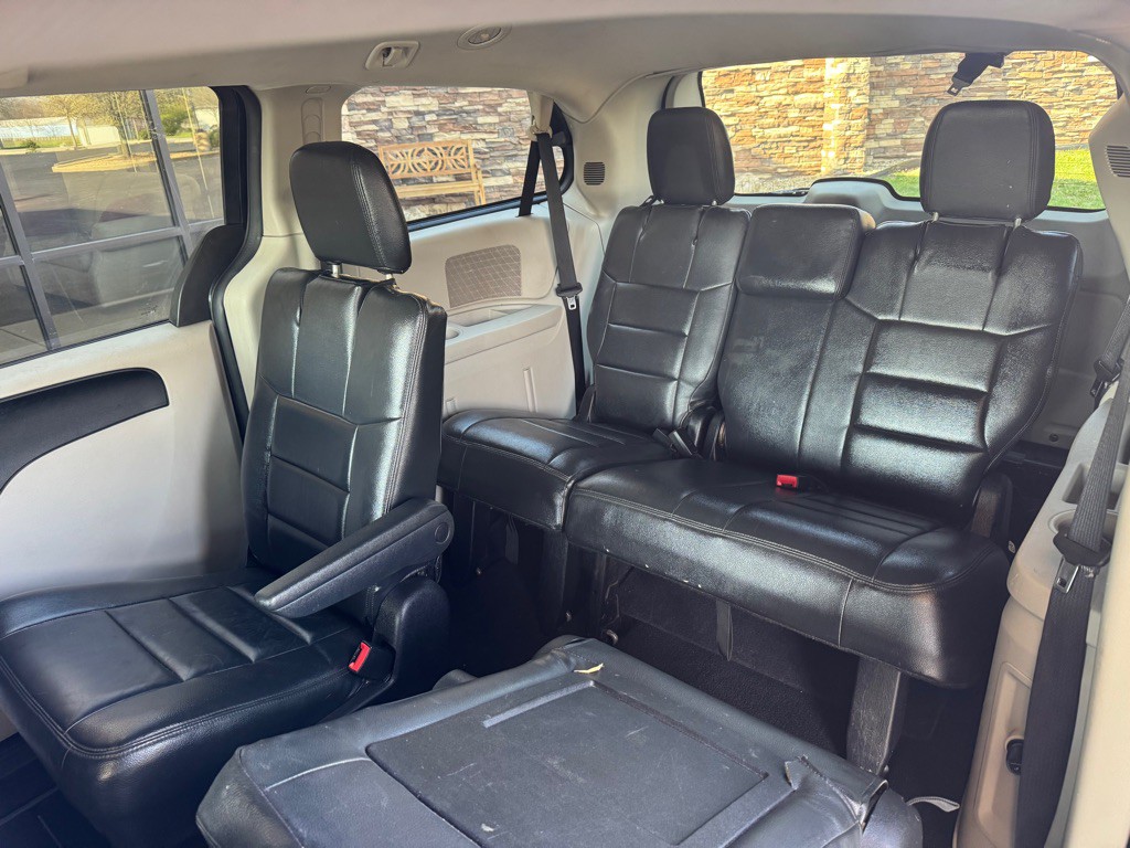 2011 Dodge Grand Caravan Image 16