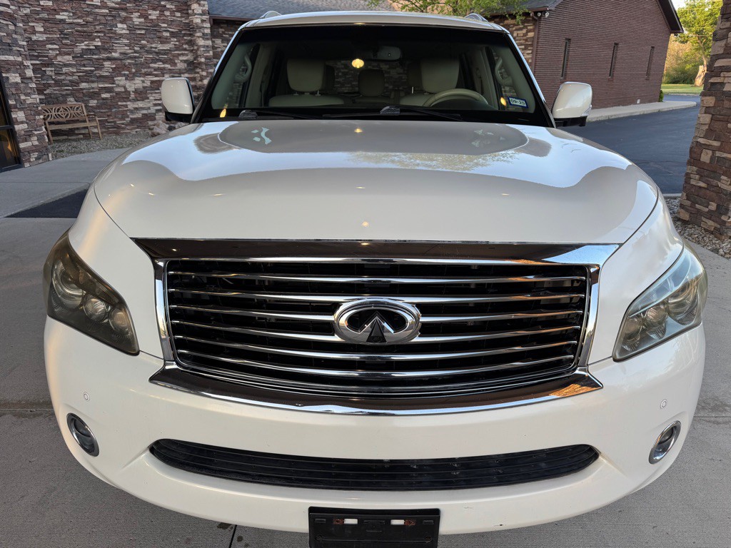 2013 INFINITI QX56 Image 2