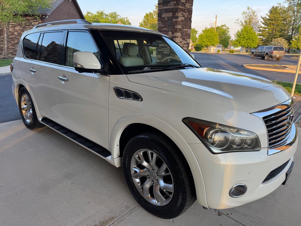 2013 INFINITI QX56 Image 3