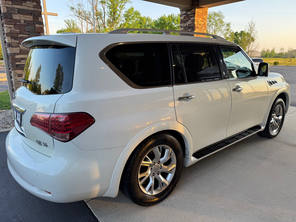 2013 INFINITI QX56 Image 4
