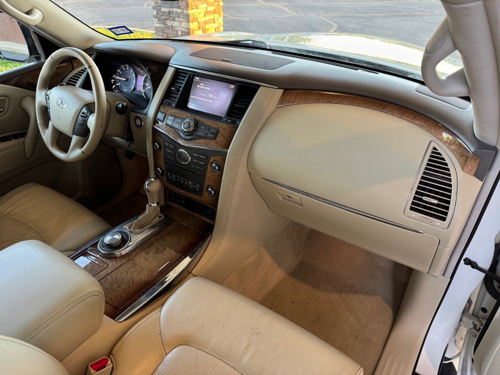 2013 INFINITI QX56 Image 9