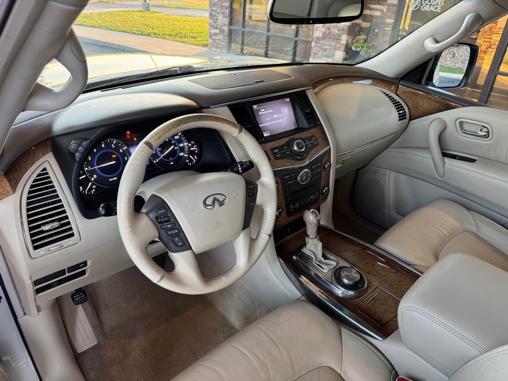 2013 INFINITI QX56 Image 11