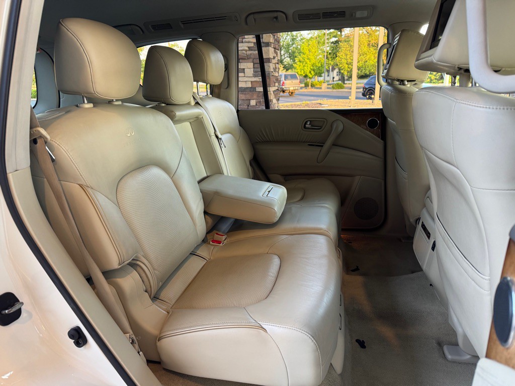2013 INFINITI QX56 Image 12