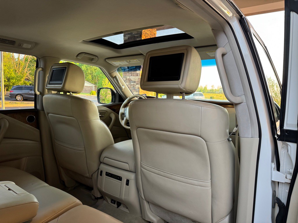 2013 INFINITI QX56 Image 13