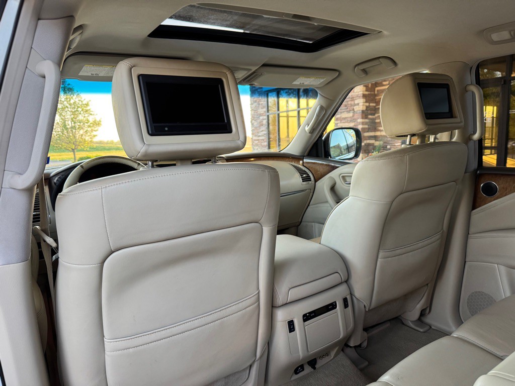 2013 INFINITI QX56 Image 15
