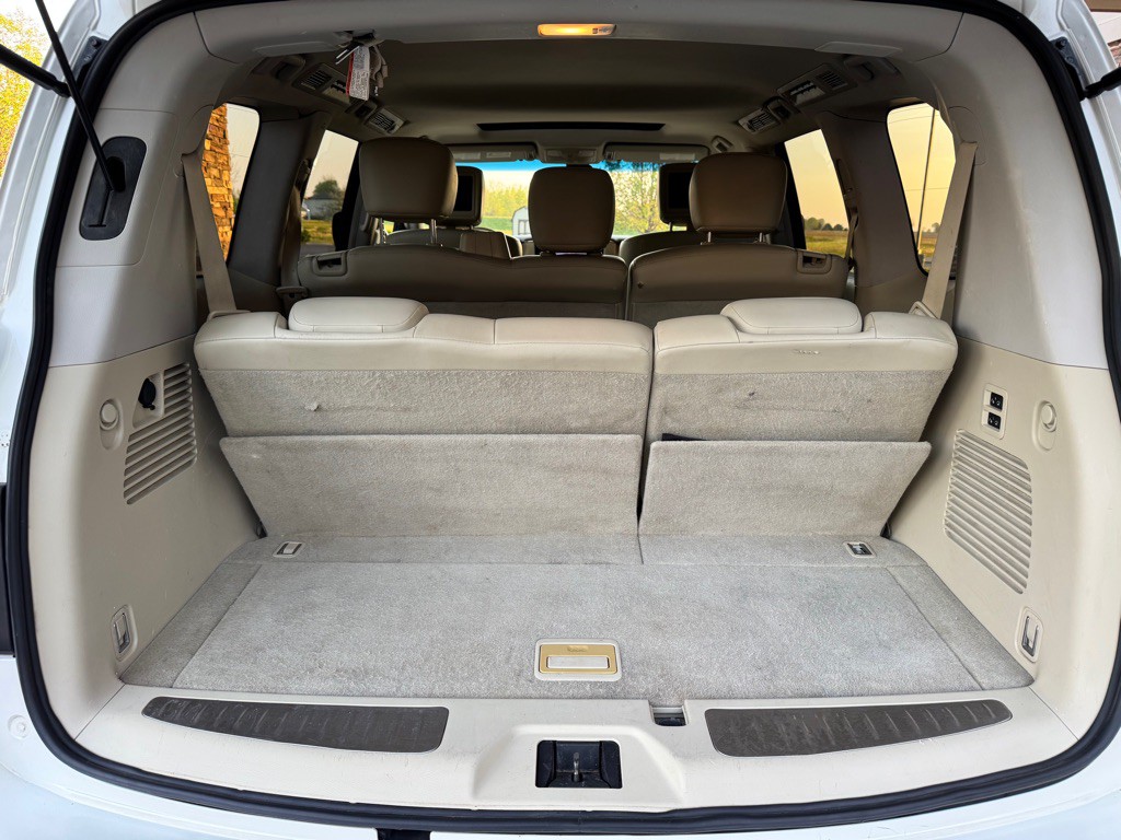 2013 INFINITI QX56 Image 18