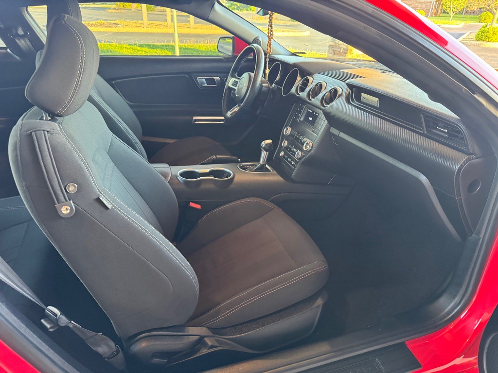 2022 Ford Mustang Image 7