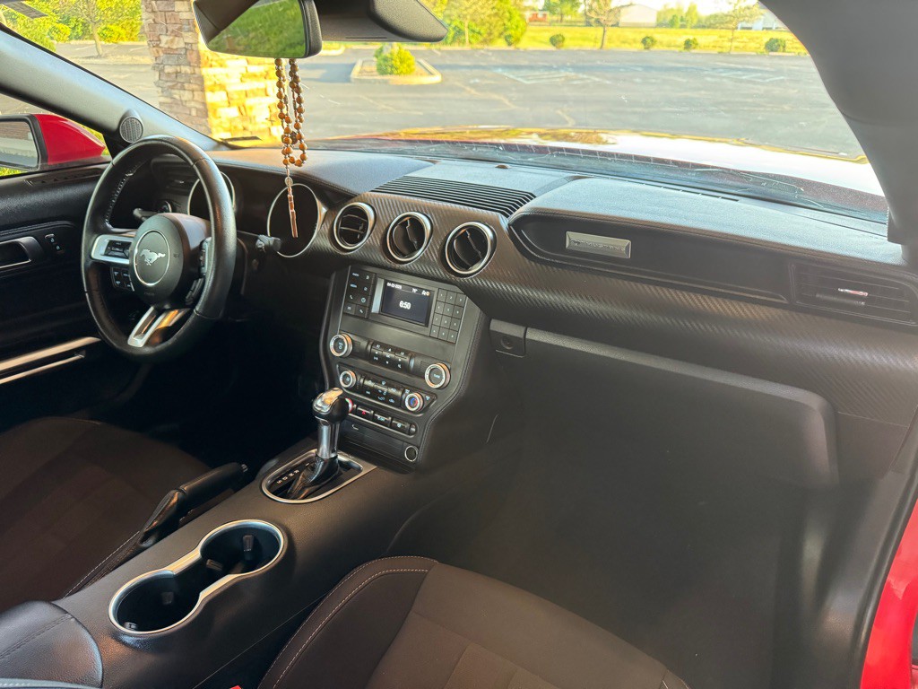 2022 Ford Mustang Image 8