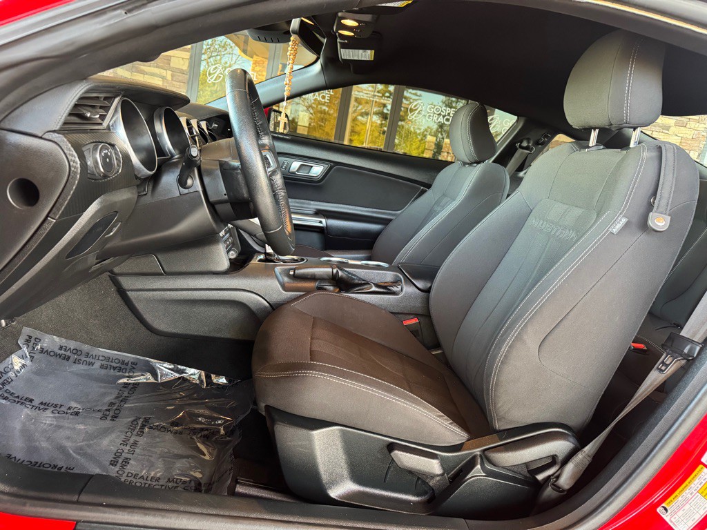 2022 Ford Mustang Image 9