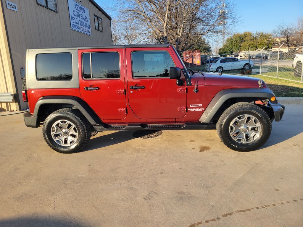 2010 Jeep Wrangler Unlimited Image 2