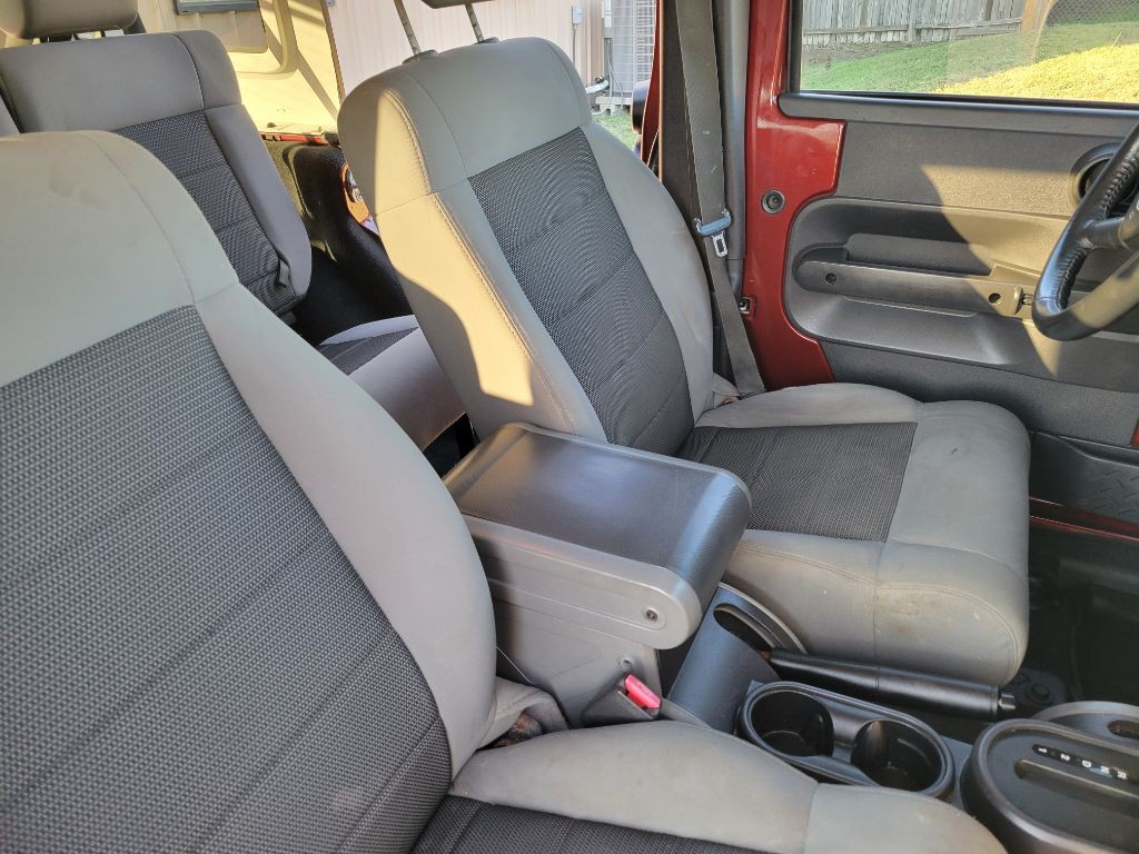 2010 Jeep Wrangler Unlimited Image 12