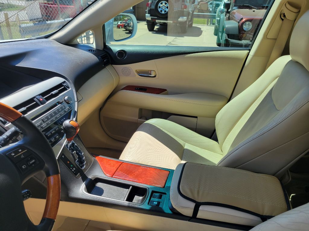 2010 Lexus RX Image 10